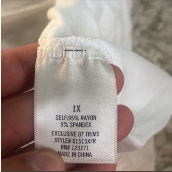 Francesca's White and Gold Foil Graphic Shirt Size 1X. - Picture 7 of 9